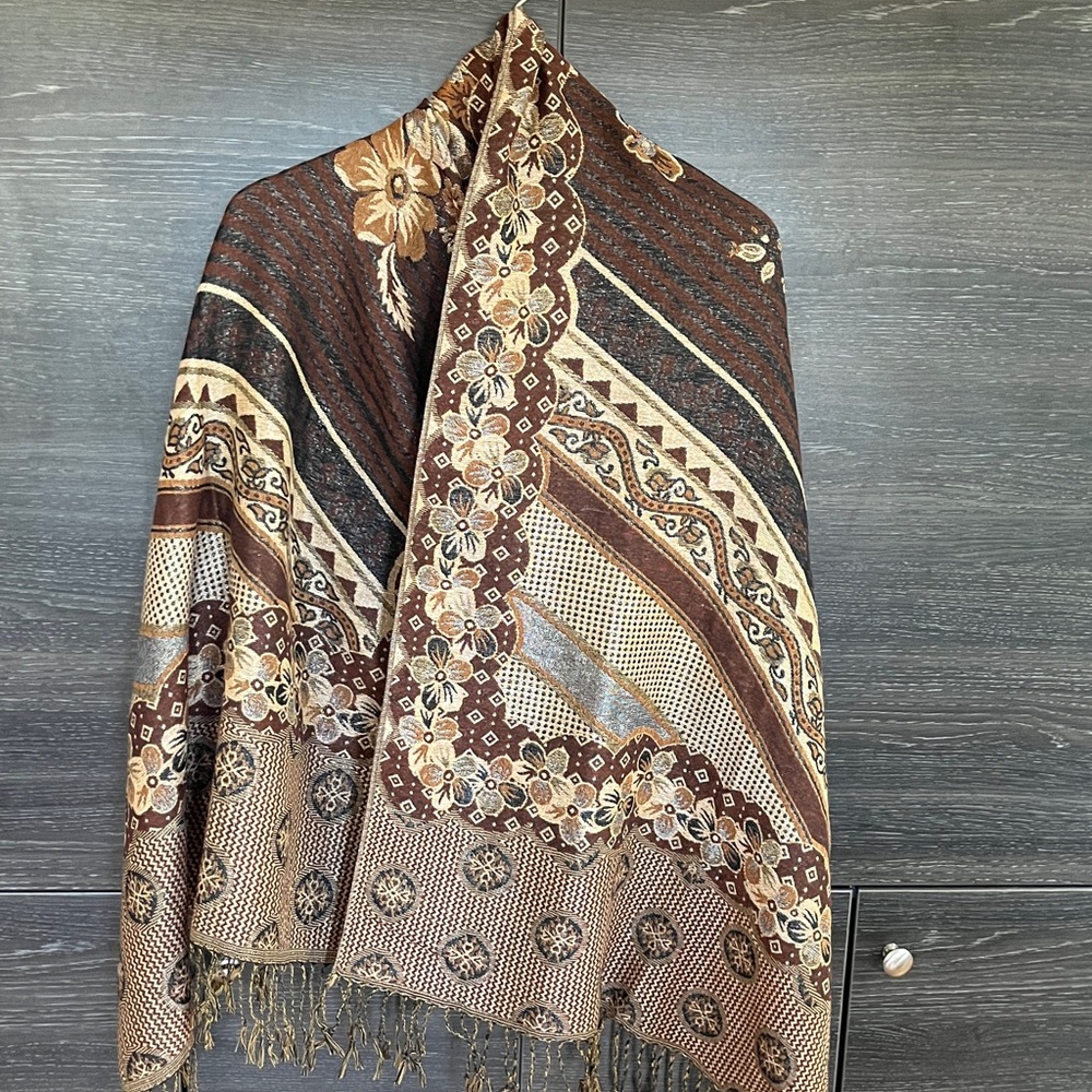 Like New Pashmina Cream Beige Gold Grey Brown Floral & Medallion w Gold Thread